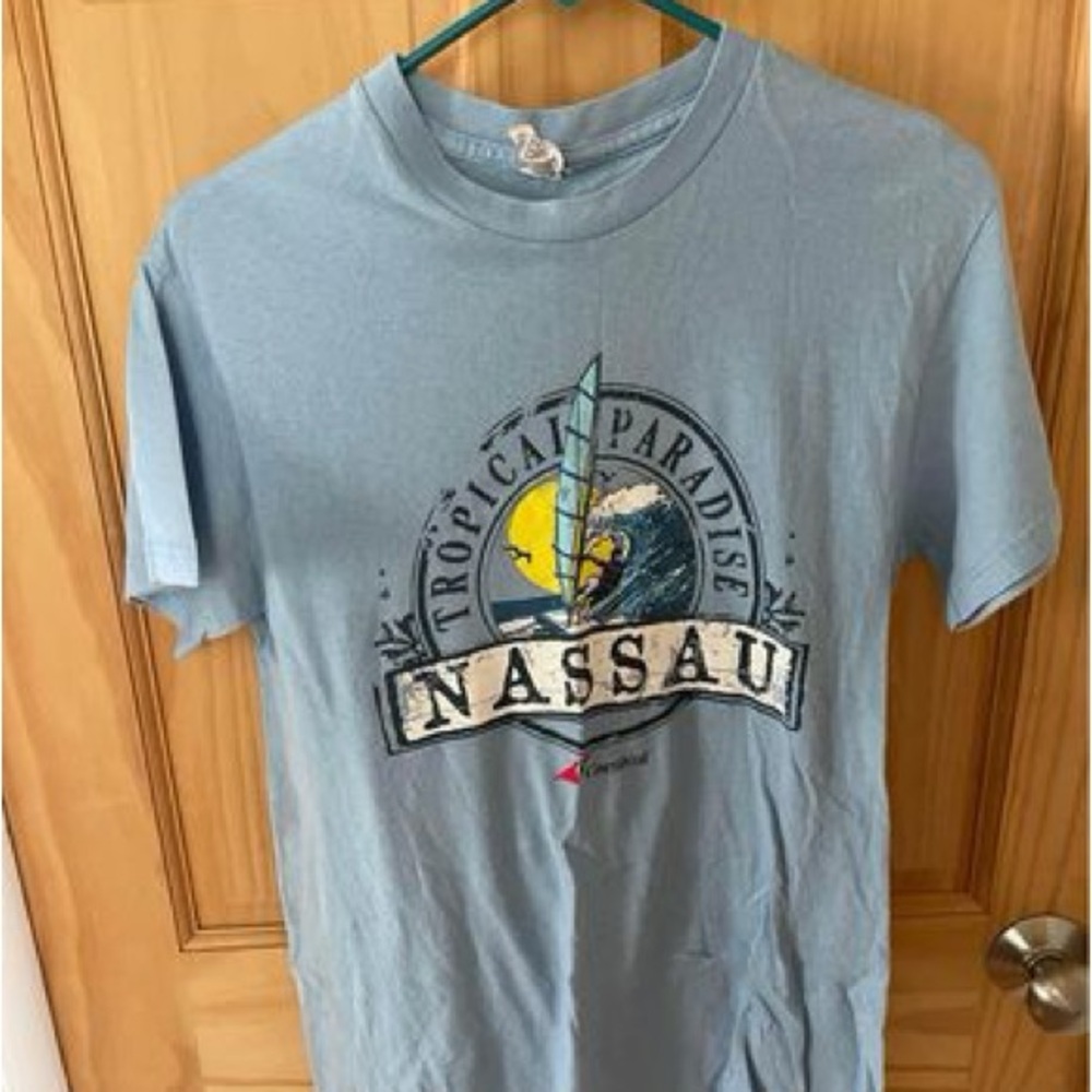 Like New Nassau Carnival T-Shirt Men’s Size Small
